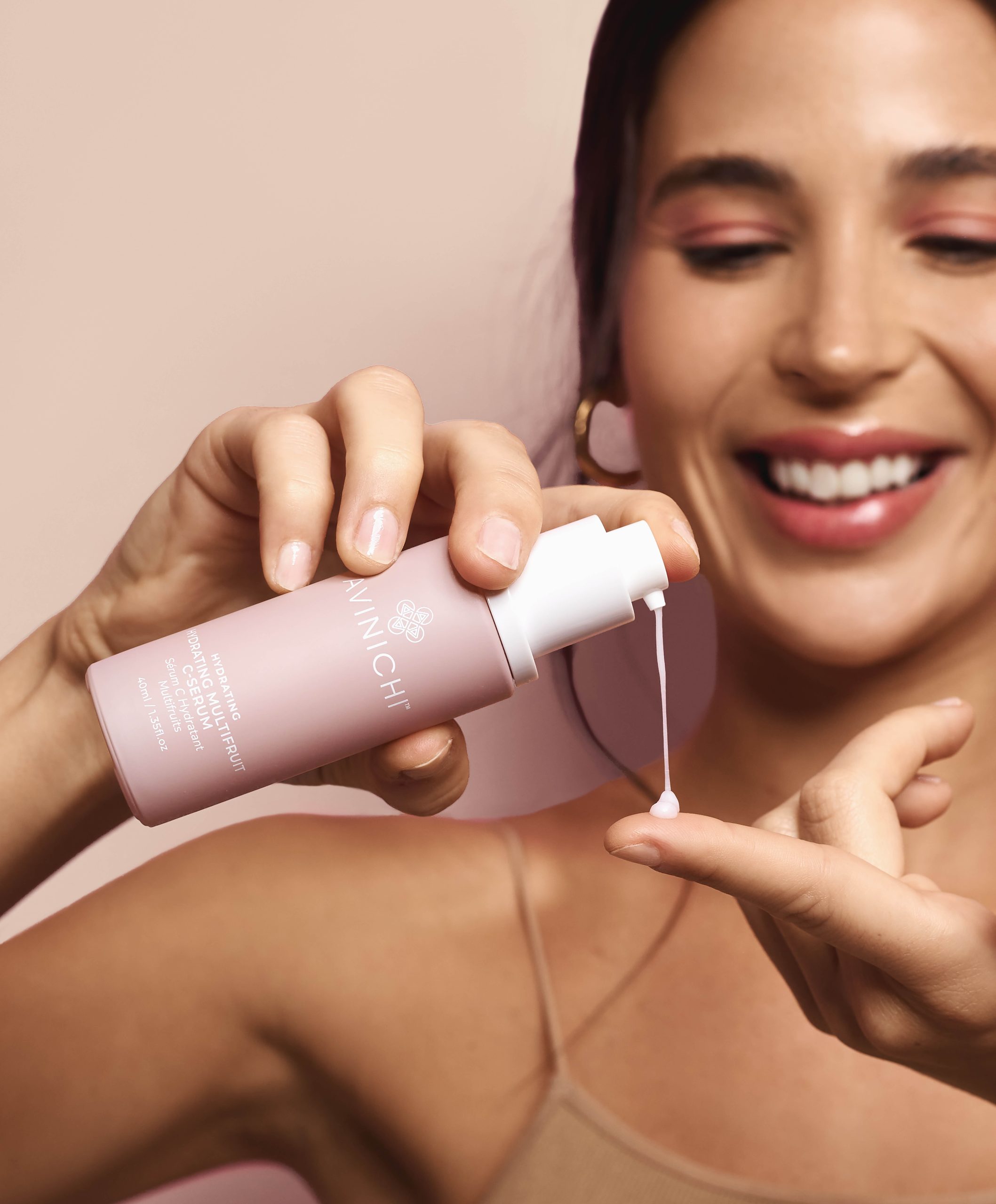 Woman using the Avinichi vitamin C serum