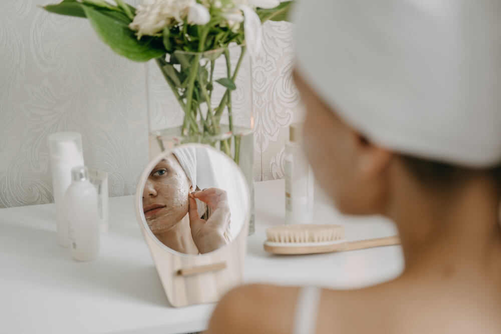 girl doing skincare