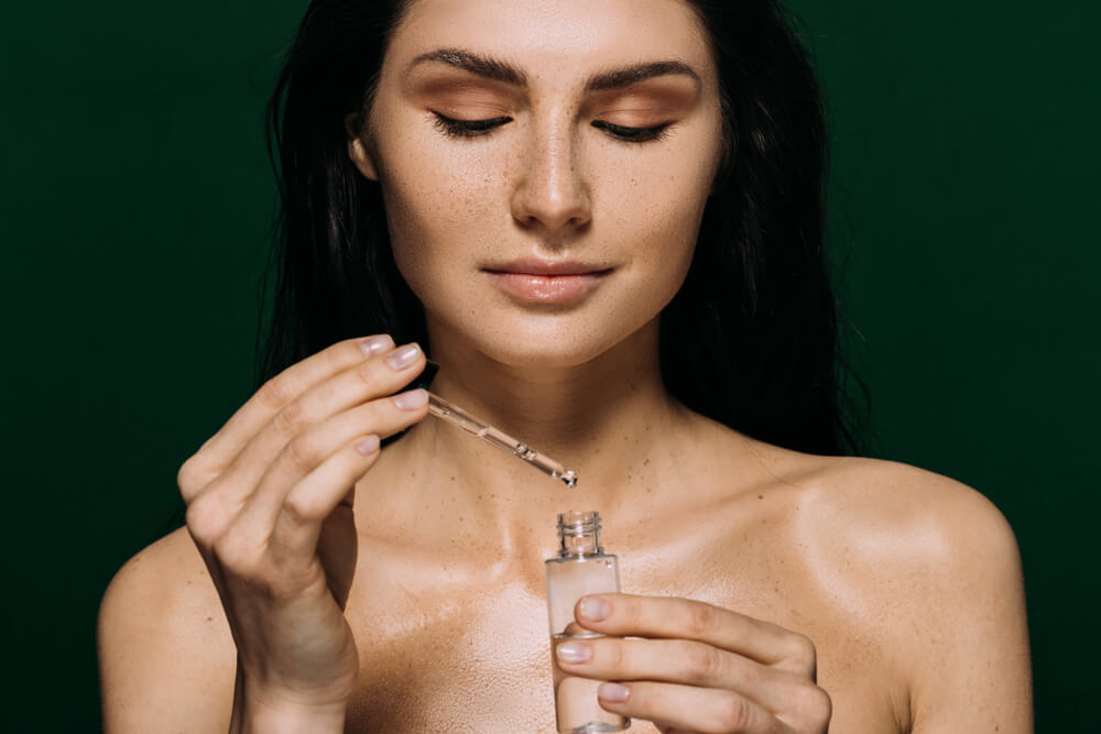 woman holding serum